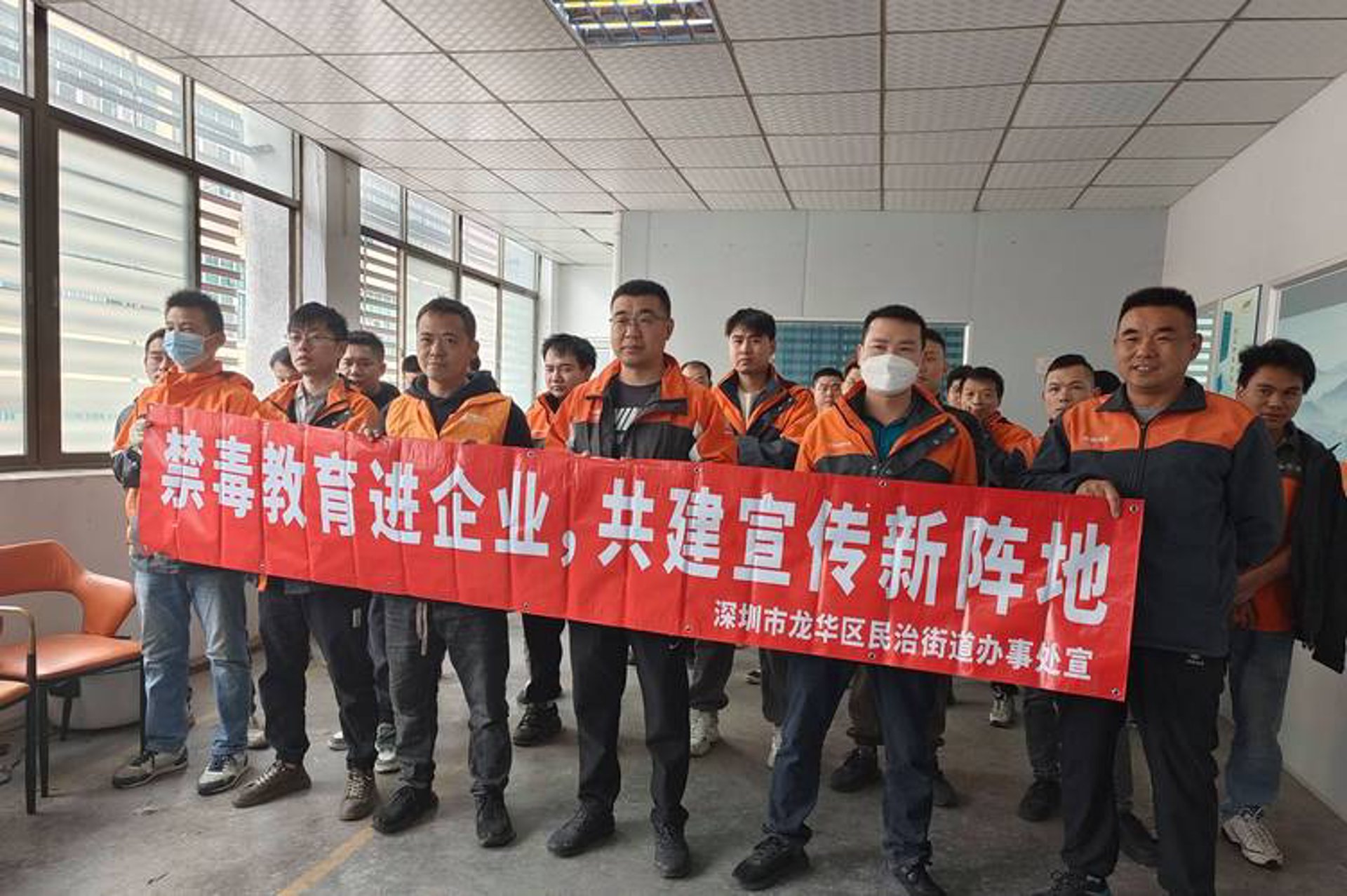 青少年游泳培训班：安全入水的钥匙